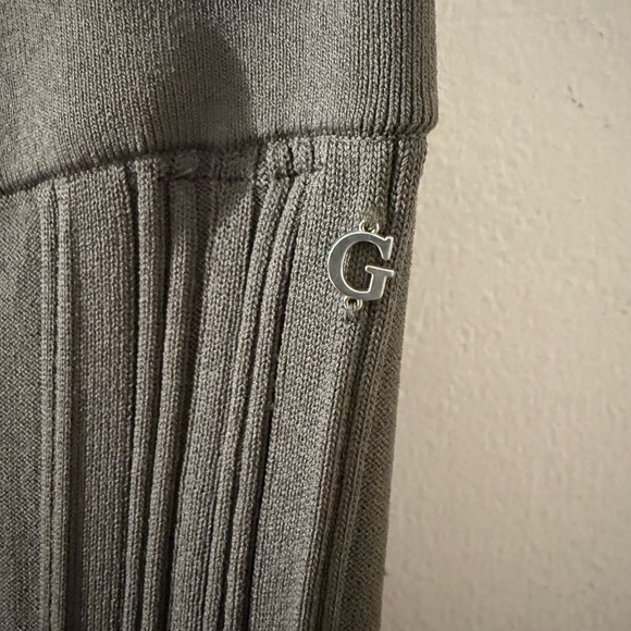 GUESS Olive Ribbed Tank Top - Picture 3 of 6